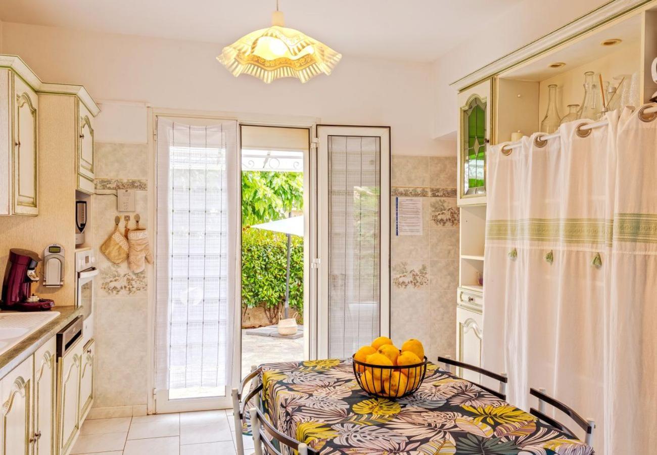 Villa Tous Conforts Avec Piscine Privee Et Acces Plage เซวิออน ภายนอก รูปภาพ